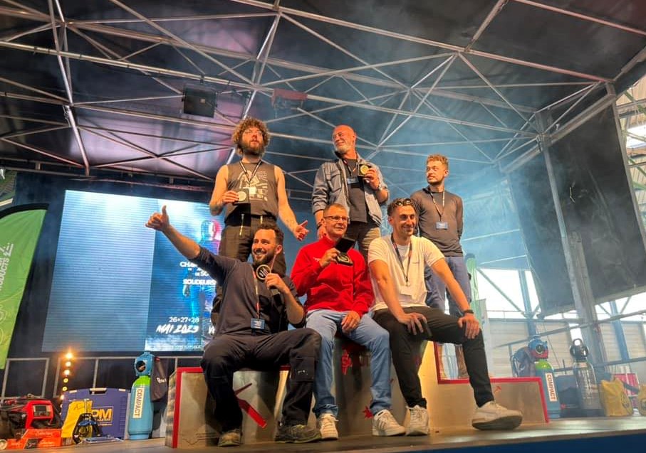 Photo de groupe du concours du meilleur soudeur de France 2023