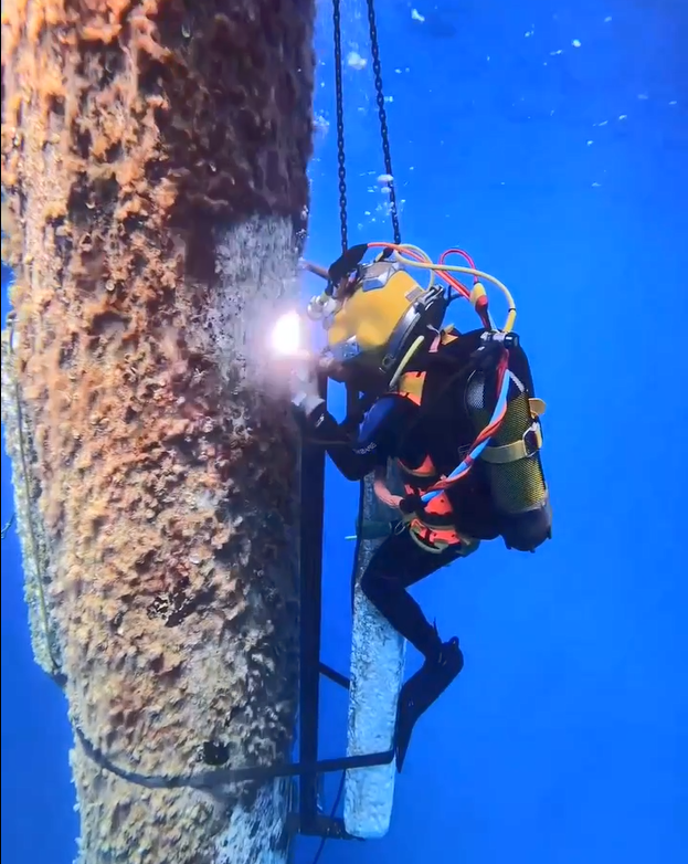 Soudeur scaphandrier