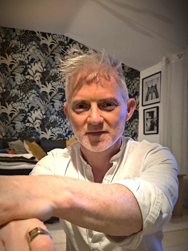 Bruno sur le Loch ness en Angleterre Photo de Bruno